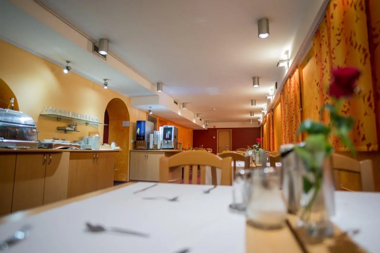 Hotel Tabor Restavracija Za Zajtrk Rasteurant For Breakfast Maribor Slovenia Slovenija Pohorje Uros Leva