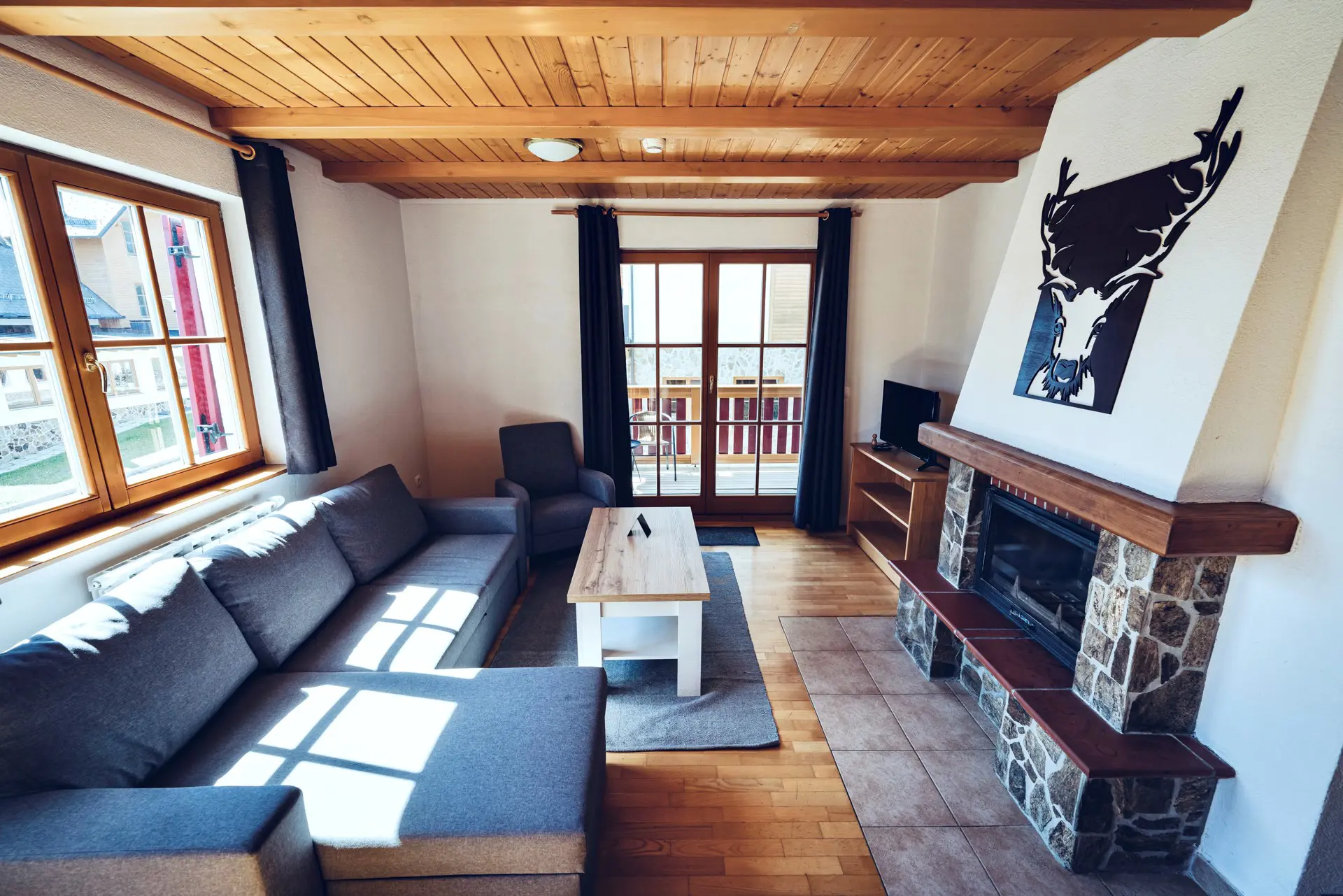 Druzinski Apartmaji Bolfenk Dnevni Prostor Kamin Apartment Fireplace Pohorjevillage Slovenia