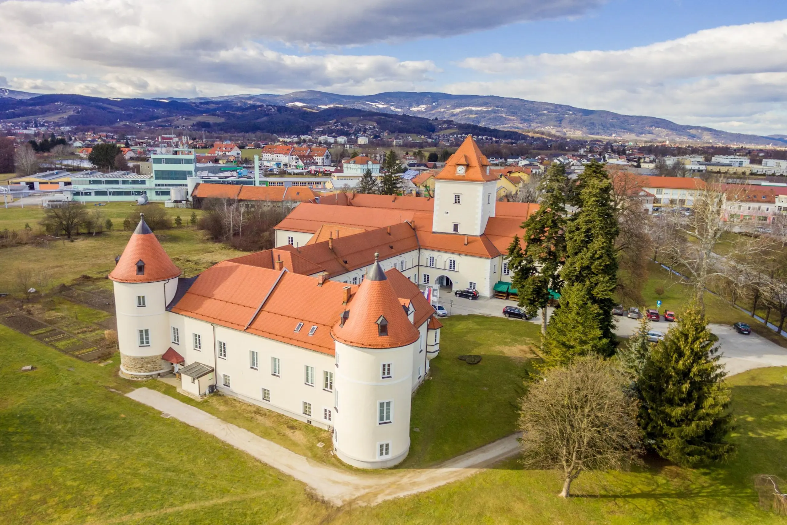 Grad Race Slikovita Okolica Maribor Pohorje Slovenija Slovenia Shutterstock Rok Breznik