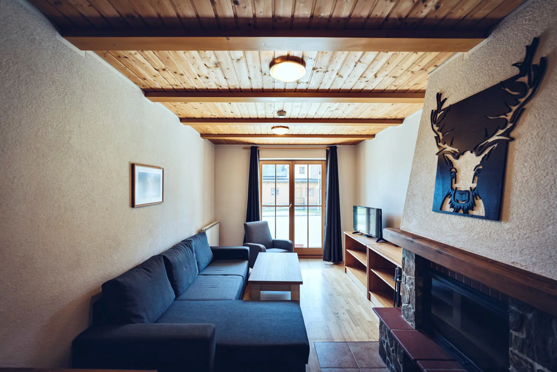 Apartma Dnevni Prostor Kamin Apartment Living Room Fireplace Bolfenk Pohorjevillageresort Si