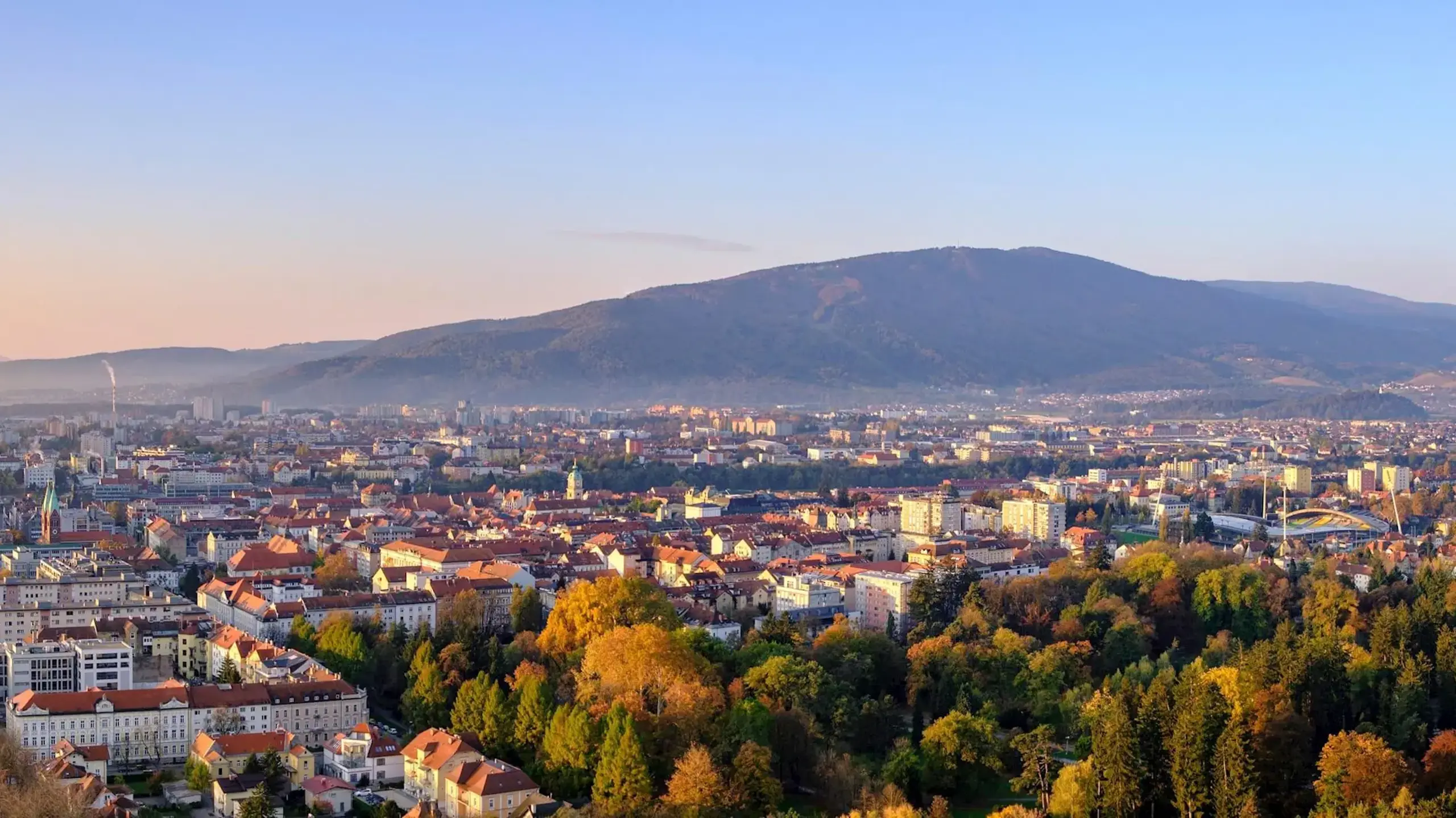 Pogled Na Mesto Panorama Maribor Pohorje Slovenija Slovenia Shutterstock7Pu3Pak
