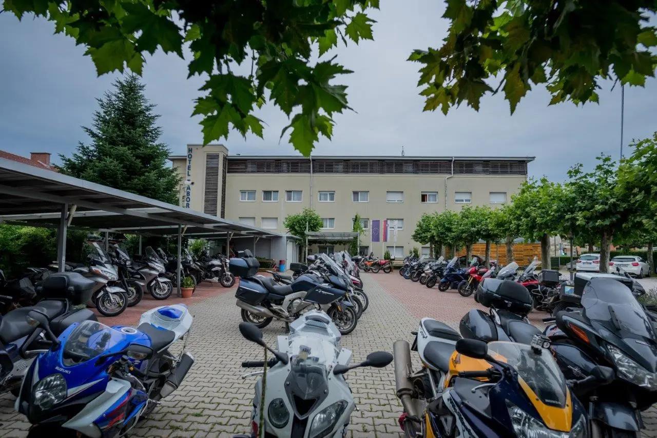 Hotel Tabor Parkirisce Parkingt Maribor Slovenia Slovenija Pohorje Uros Leva